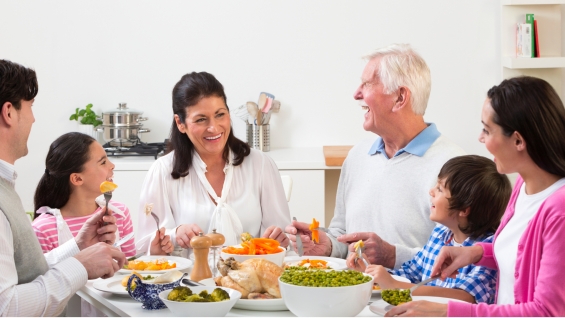 PS+Familie+Essen+%281%29.jpg PS+Familie+Essen+%281%29.jpg